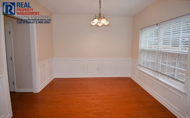 Building Photo - Beautiful 2BR/2.5 BA M'boro end unit townhome!