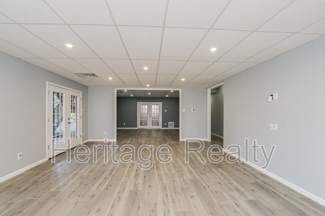 Building Photo - 880 Glenfield Dr