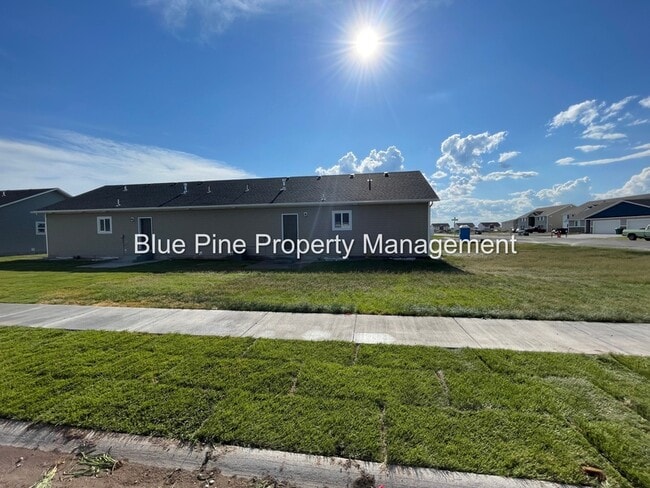 Building Photo - 5844 Wildrose Ave