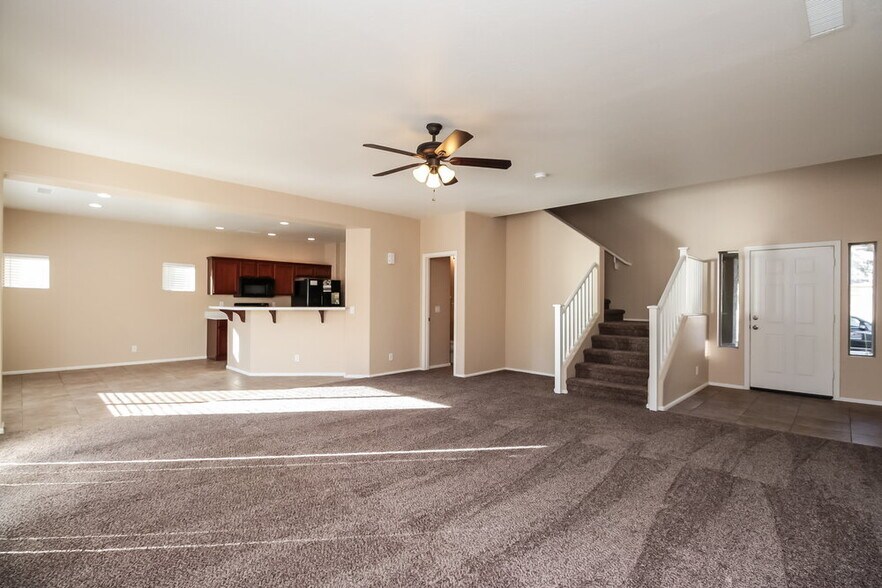 Building Photo - 735 W Fruit Tree Ln