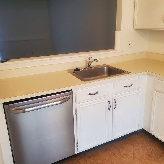Kitchen with Dishwasher - 76 Chelmsford Ct