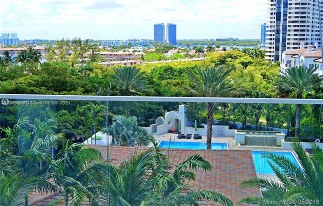 Building Photo - 2800 Island Blvd