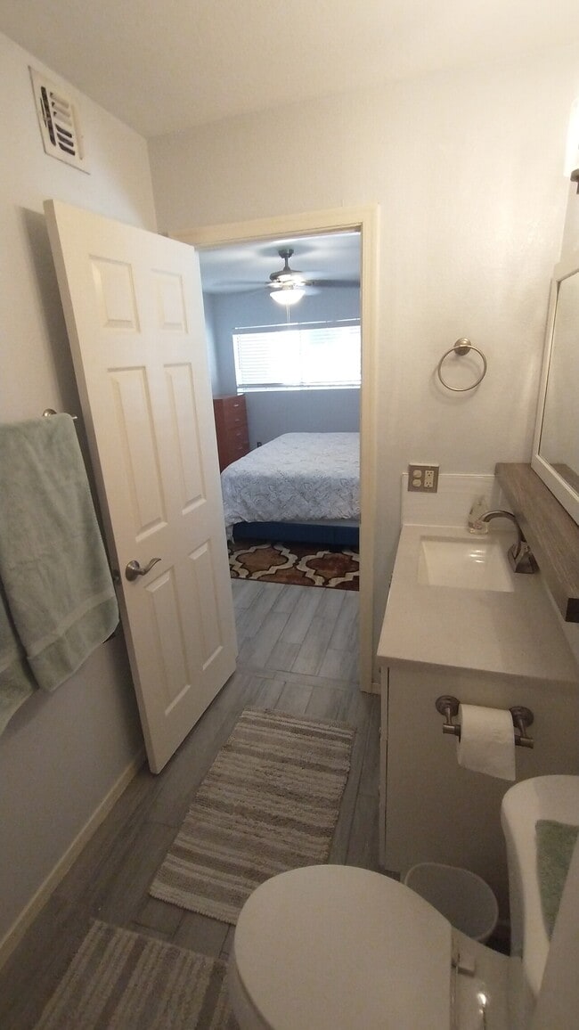 Building Photo - Dobson Bay Club