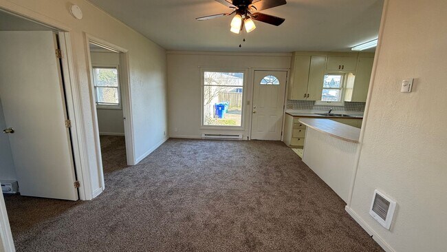 Building Photo - Market Flats