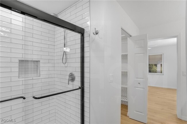 Building Photo - 10697 Holly Rd