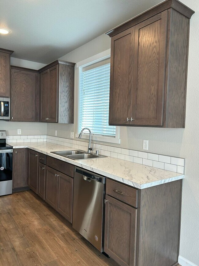 Building Photo - Charming 3-Bedroom, 2-Bath Home with Spaci...