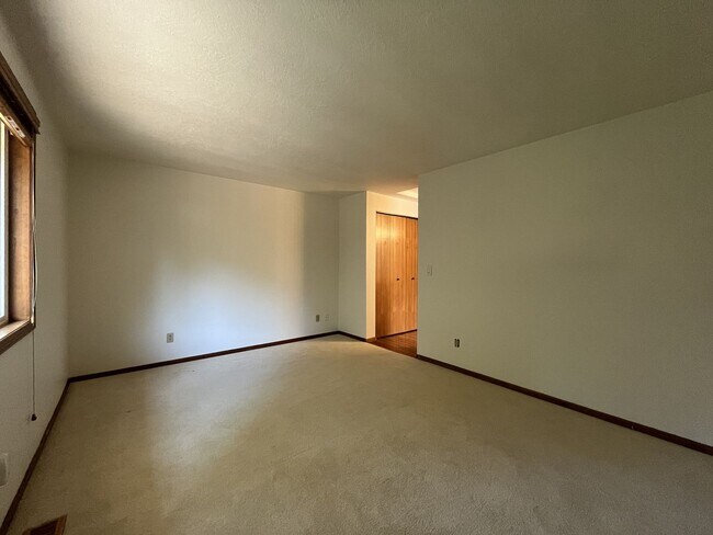 Building Photo - Charming Single-Level Home with Multiple Living Areas and Spacious Backyard Retreat