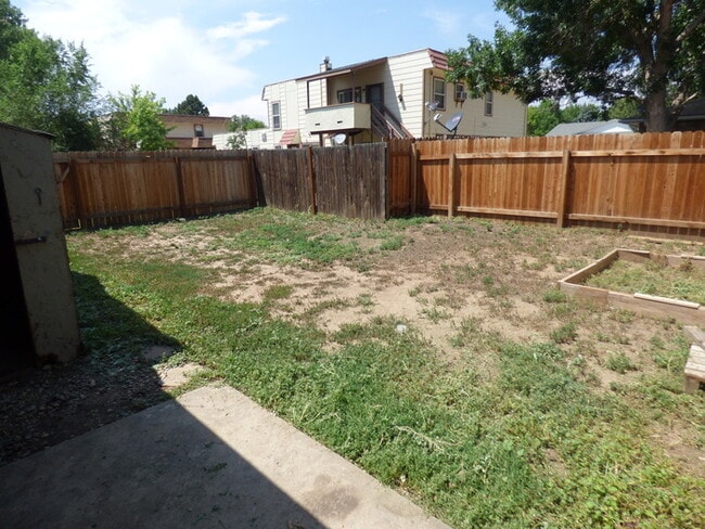 Building Photo - Move in specials - Pick One - 1st month free or $100 off monthly rent. Flexible lease terms are a...