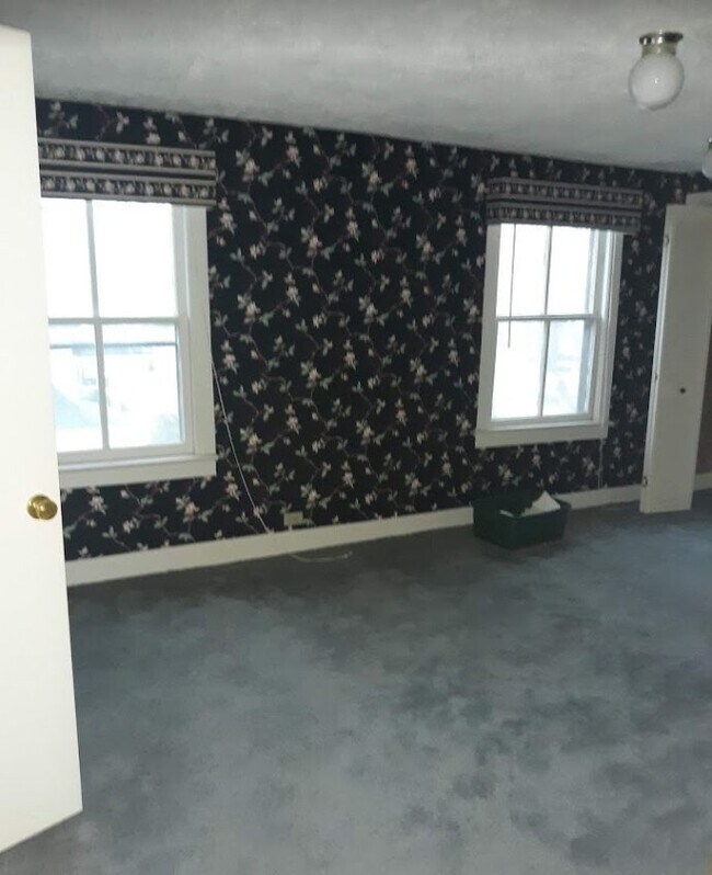 Building Photo - 306 E Cypress St