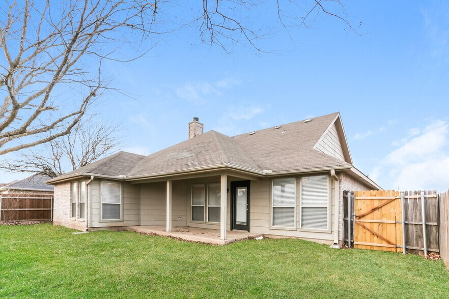 Building Photo - 216 Stone Creek Blvd