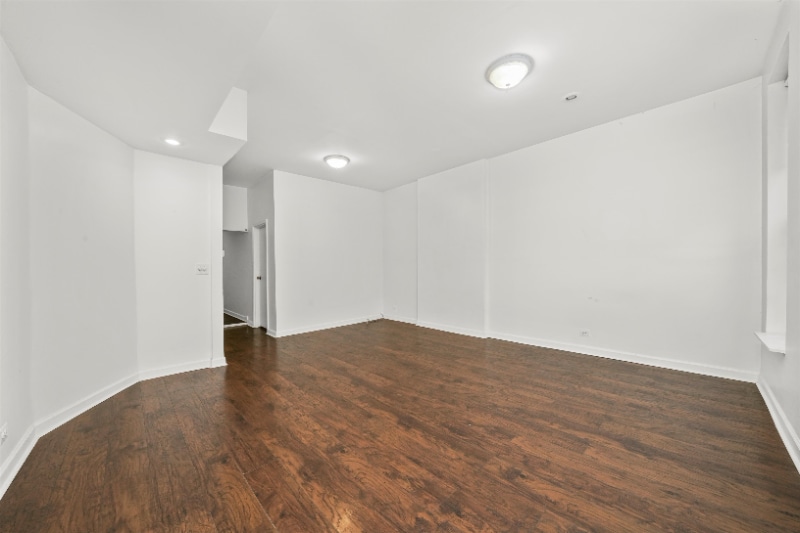 Building Photo - 1946 N Wilmot Ave