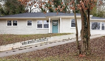 Front of house. - 1865 Winthrop Dr SE