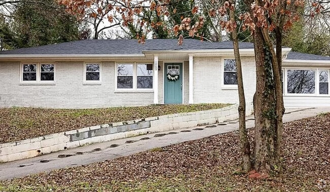 Front of house. - 1865 Winthrop Dr SE