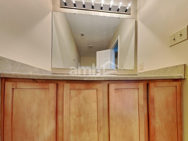 Building Photo - 12938 Dolphins Ln