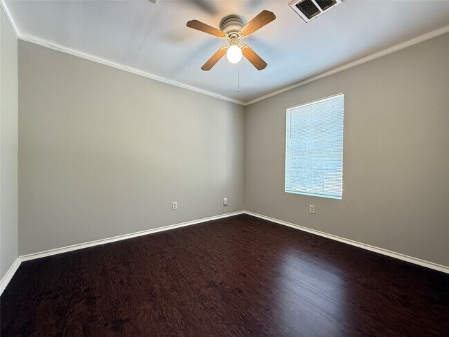 Building Photo - 2403 Chalet Rd