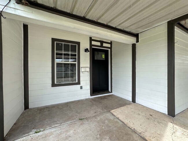 Building Photo - 730 Dunkley Dr