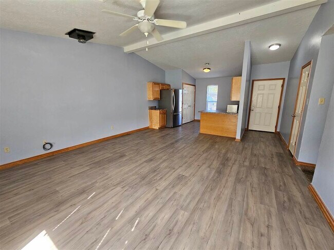 Building Photo - 6208 NW Birch Ave