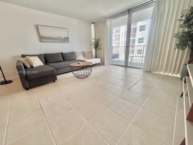 Building Photo - 5838 Collins Ave