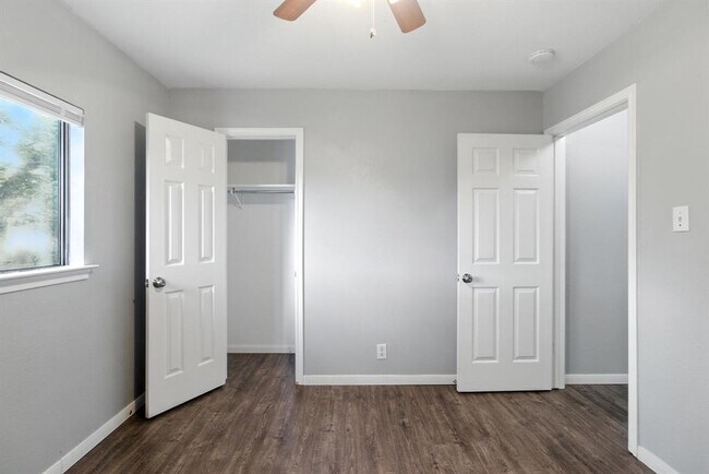Building Photo - 2402 Glen Field Dr