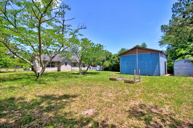 Building Photo - 218 Sheila Dr