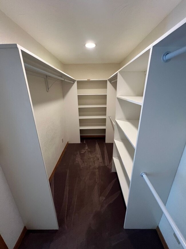 Building Photo - Well Maintained Three Bedroom Home in South Salem with Fenced Backyard