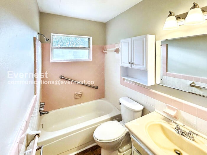 Building Photo - 10546 106th Ave N