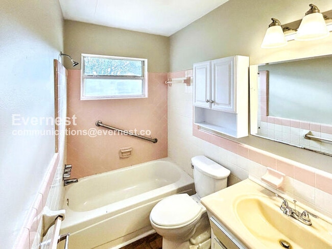 Building Photo - 10546 106th Ave N