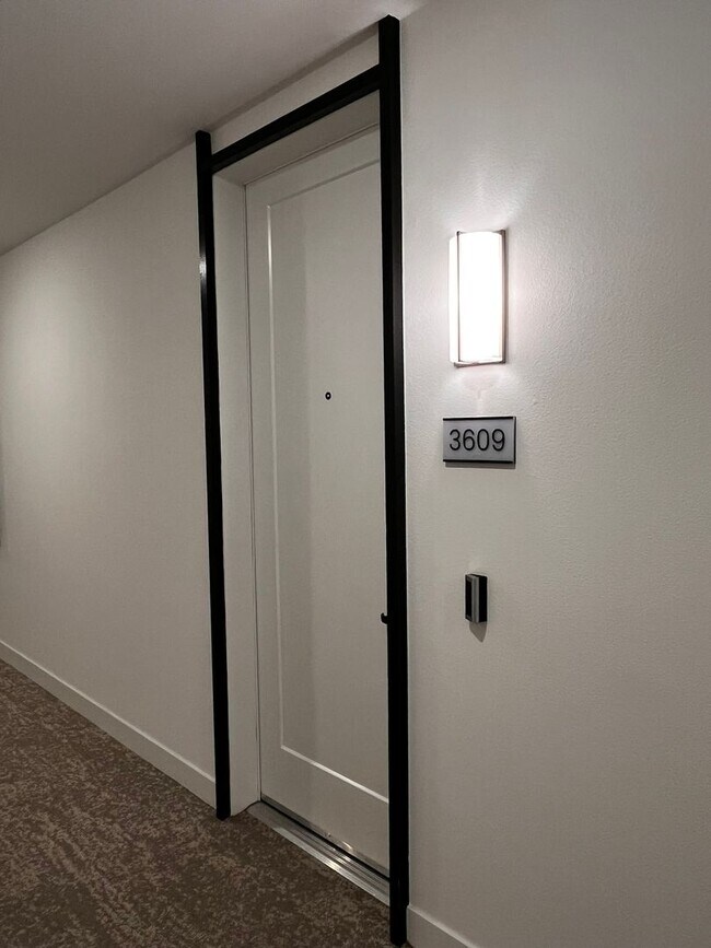 Building Photo - Luxury Condo in Lexington at Central Park West - Available Beginning of September!!