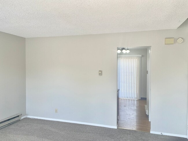 Building Photo - 2 Bedroom Townhome - walking distance to p...