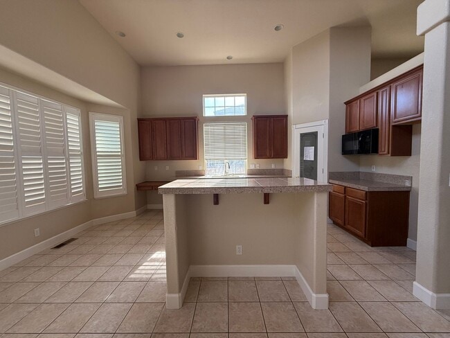 Building Photo - Beautiful 3 bed, 3 full bath two story home including a 3 car garage with 2800 sq ft of living space