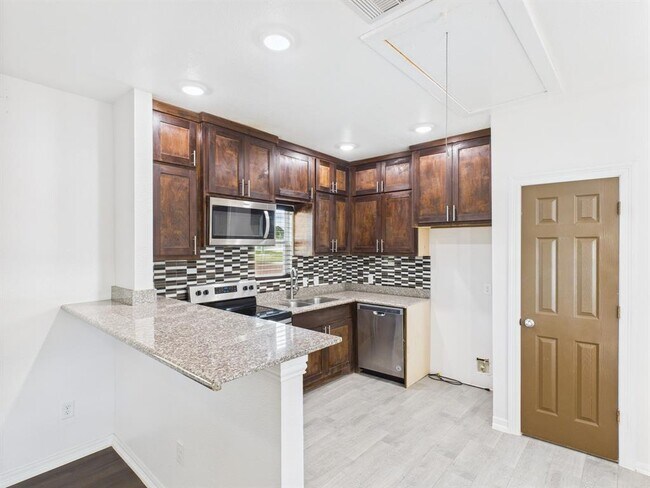 Building Photo - 21613 Erika Ct