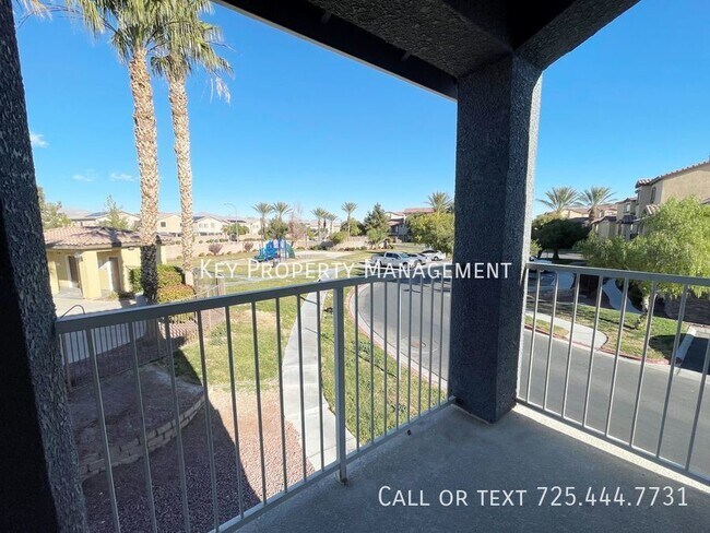 Building Photo - GORGEOUS THREE STORY 2 BEDROOM TOWNHOME IN...