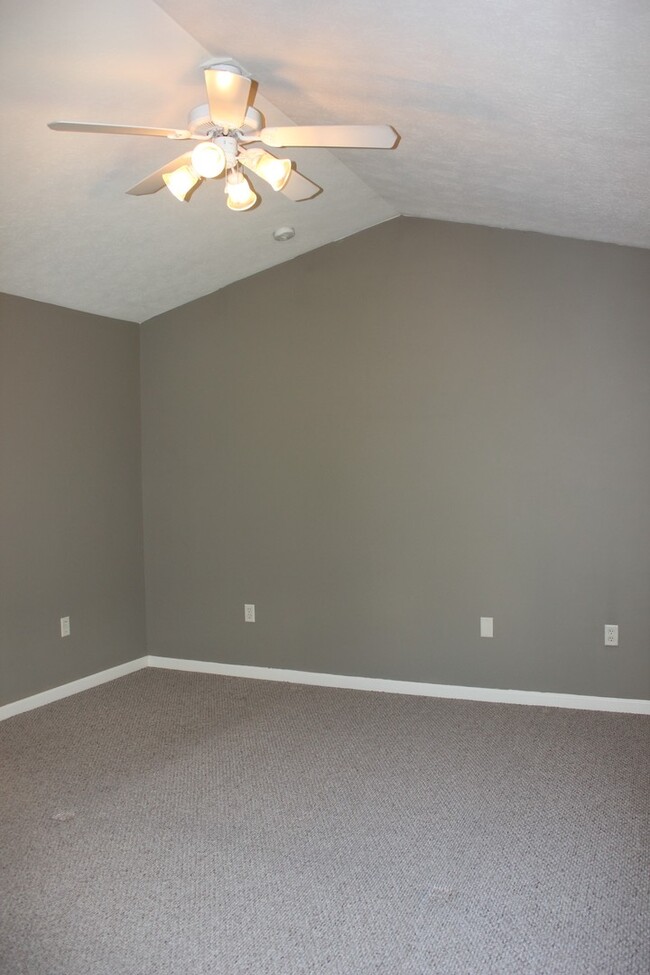 Building Photo - Townhouse for Rent in Taylor Springs