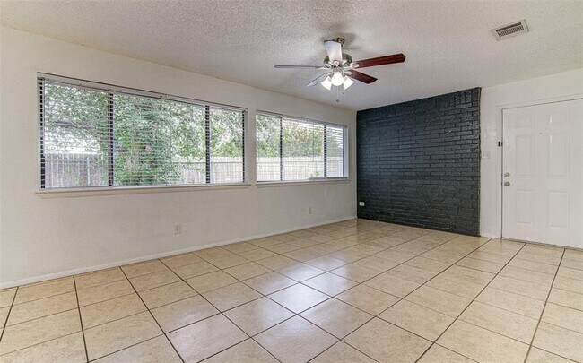 Building Photo - 1203 Westcott Dr