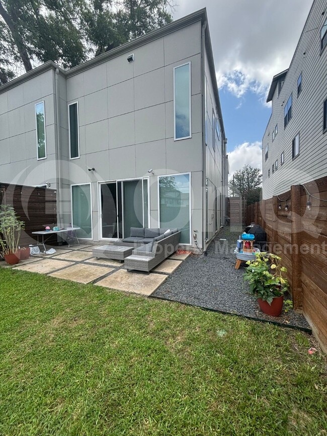 Building Photo - 4417 Munger Ave