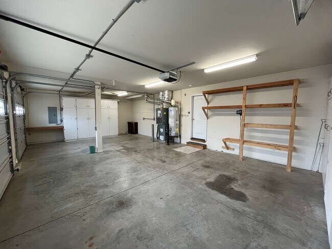 Building Photo - 3111 NE Dennis Ct
