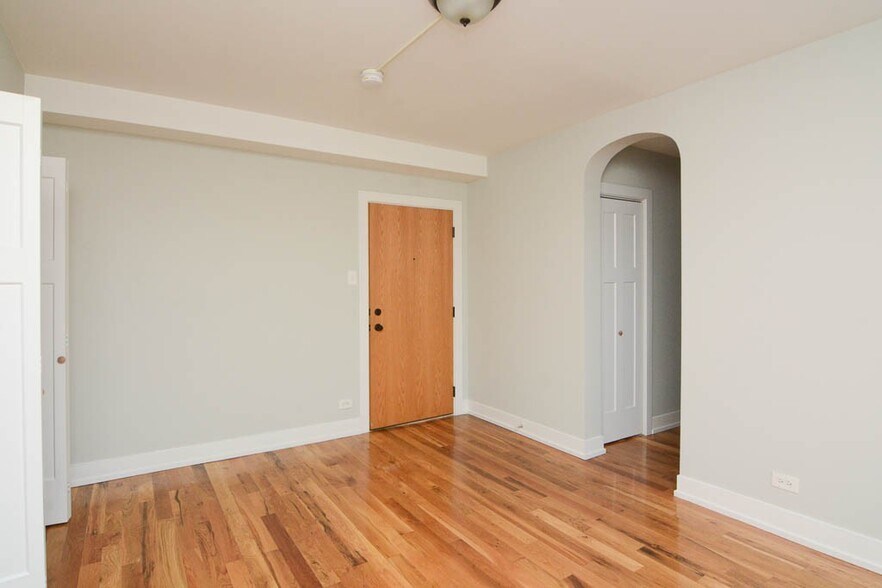 Building Photo - 562 W Arlington Pl