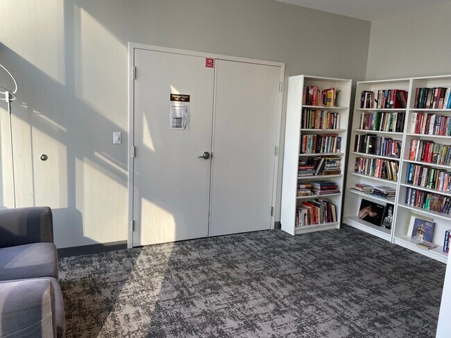 Building Photo - 8 E Randolph St