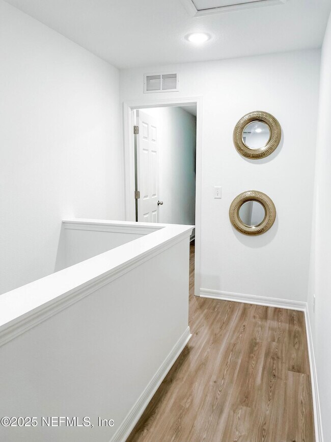 Building Photo - 36 Soria Dr