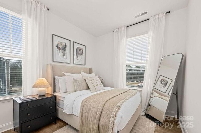 Building Photo - 1018 Fairway Green Ln