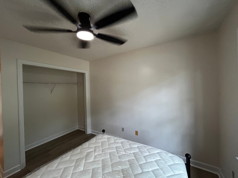 Building Photo - Room in Townhome on Oakland Hills Way