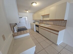 Building Photo - 2 Bedroom 2 Bath Apartment with amenities
