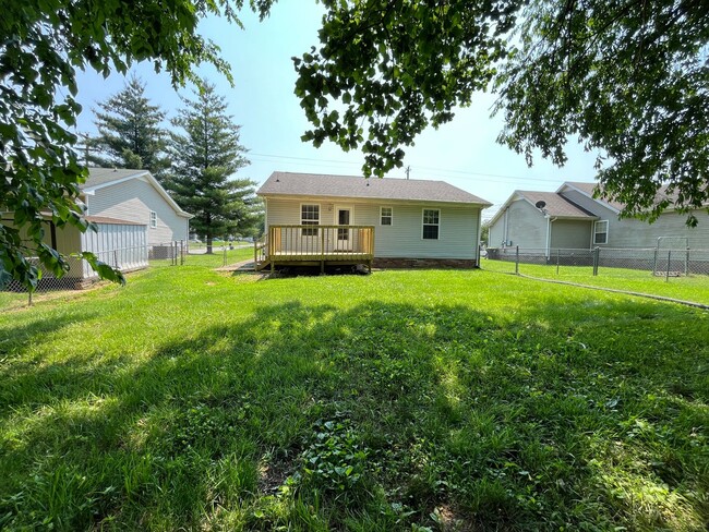 Building Photo - Available Now! Great Home Close To Fort Campbell!