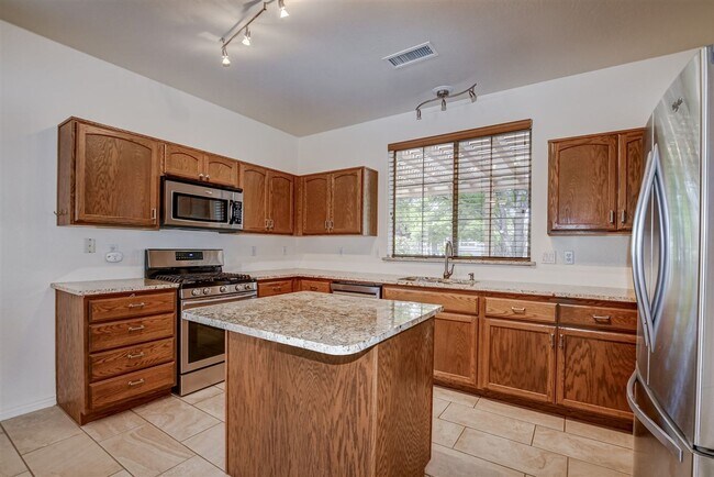 Building Photo - 3 bedroom 2 bathroom home for Rent in StoneRidge!