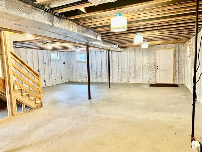 Building Photo - 299 Cabot St
