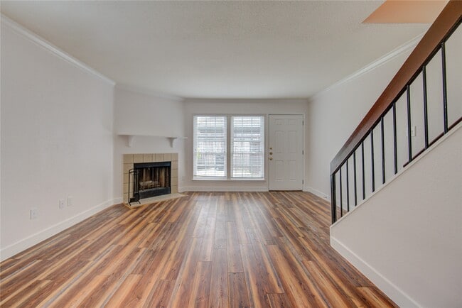 Building Photo - 2002 Gentryside Dr