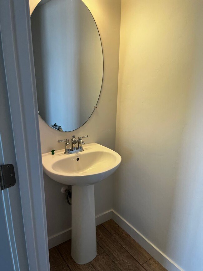 Building Photo - GET $500 OFF THE FIRST MONTHS RENT!!!!