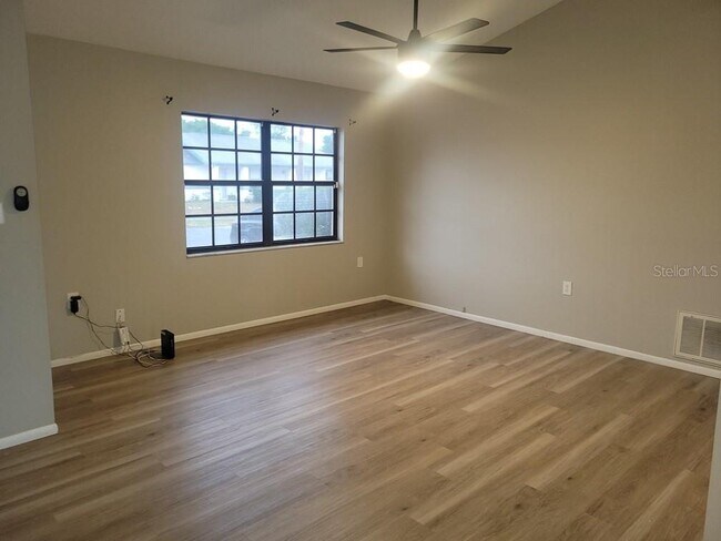 Building Photo - 1305 Calamondin Dr
