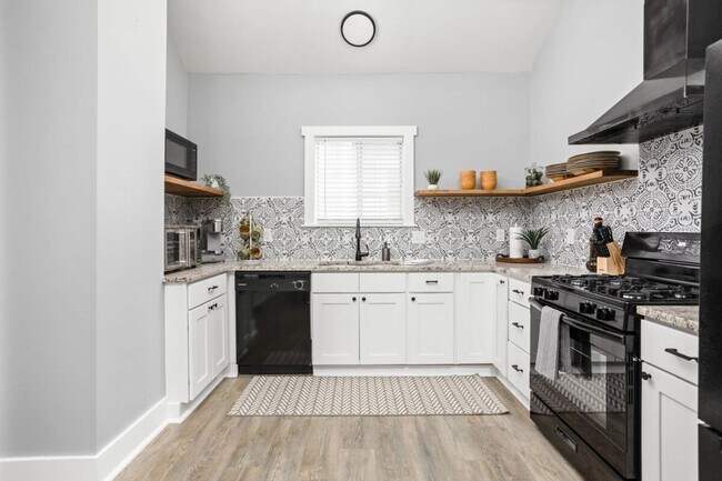 Building Photo - 848 Camp St