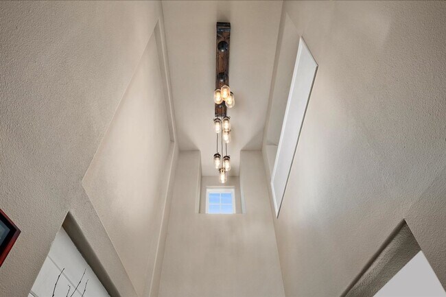 Building Photo - Beautiful 5 Bedroom, 3 Bath Home + Loft in Quail Lake, Clovis, CA